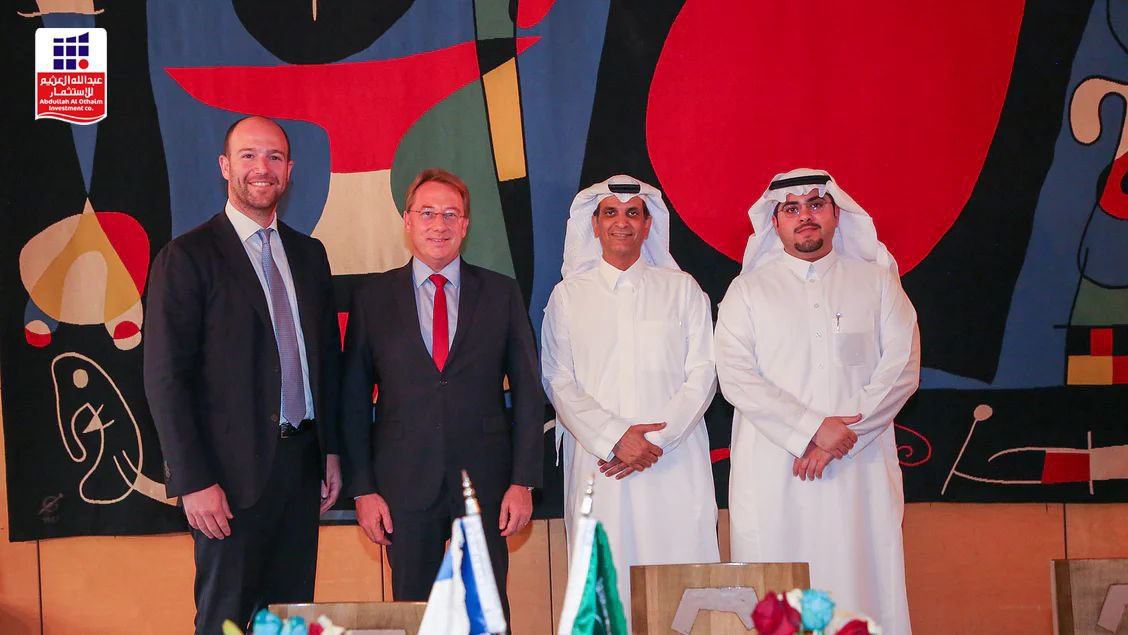 #العثيم_للاستثمار توقع اتفاقية تعاون بين شركة عبدالله العثيم للترفيه و " Espot Paris “ الرائدة في قطاع الترفيه و الألعاب الالكترونية. 

وذلك انسجاماً مع أهداف رؤية المملكة 2030 التي تشجع على رفع مستوى فعاليات الترفيه والمنافسة في قطاع الألعاب الالكترونية