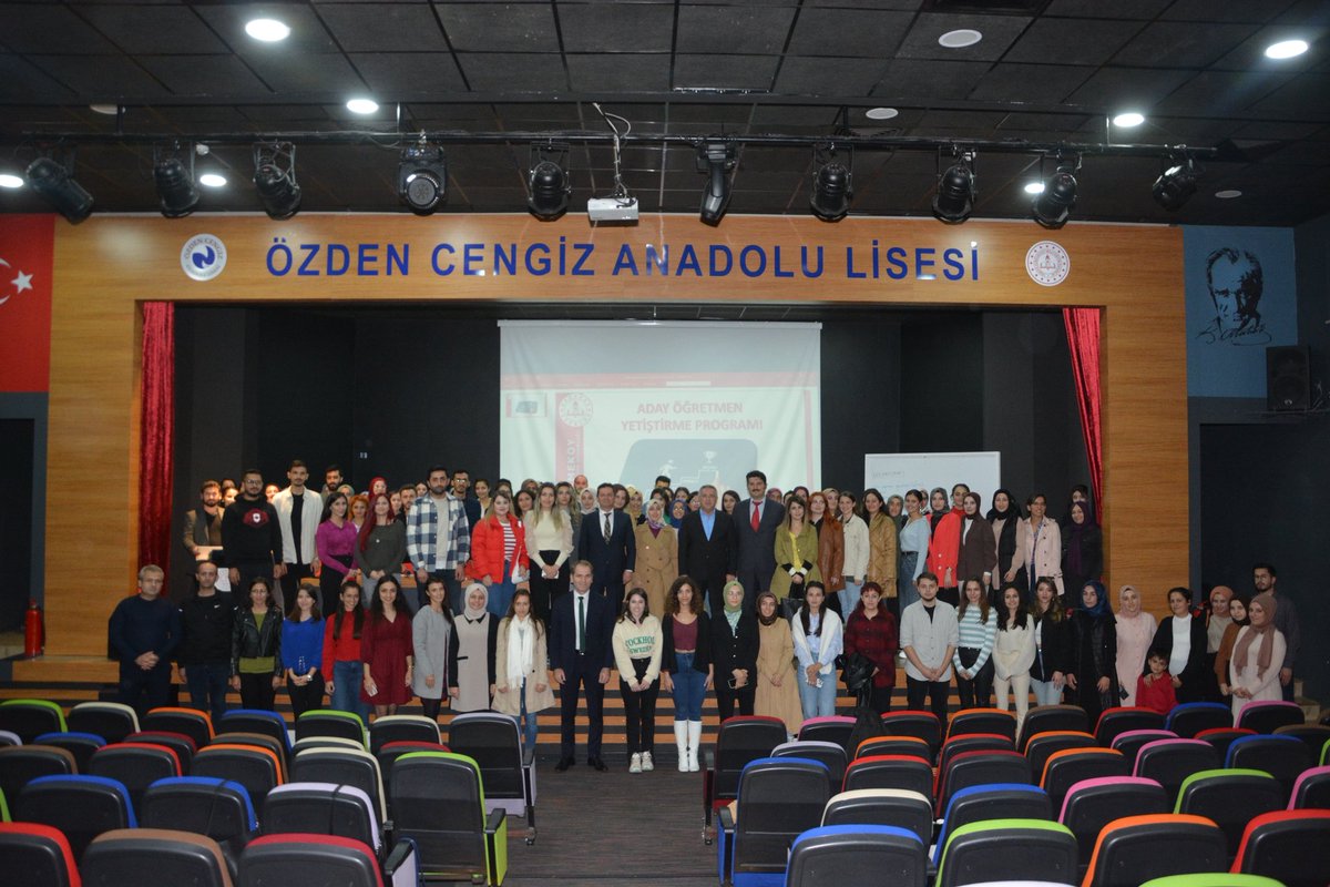 tccekmekoy's tweet photo. Öğretmen; şefkat, hayat, yol gösteren demektir🙂

Çekmeköy’e yeni atanan ve oryantasyon programına katılan 99 öğretmenimiz ile bir araya gelen Kaymakam Resul Çelik, sohbet ettiği eğitimcilerin hal ve hatrını sordu, çalışmalarında başarılar diledi.

Heyecanınız daim olsun👏👏👏 https://t.co/4cwdyFVf3e
