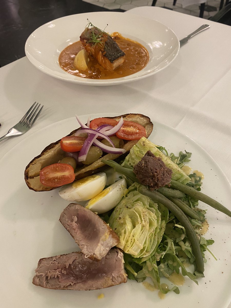 Nice way to make a Monday much more fun. Delicious lunch <a href="/fhimasmpls/">Fhimas</a>. So glad <a href="/david_fhima/">Chef David Fhima</a> decided to open his beautiful restaurant for weekday lunches. Yummy. <a href="/MeetMinneapolis/">Meet Minneapolis</a>