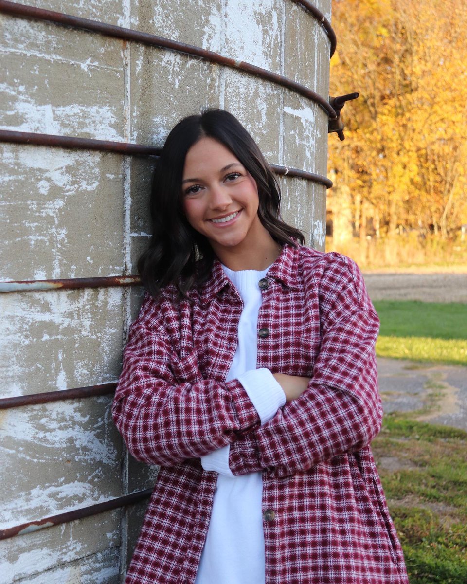HanceLori's tweet photo. How is it possible that she is a Senior?! Soaking up every second! #itsgoingtoofast #lakehighschool #lakegirlsbasketball #proudtobeabluestreak https://t.co/Sq0PCc2Fq9