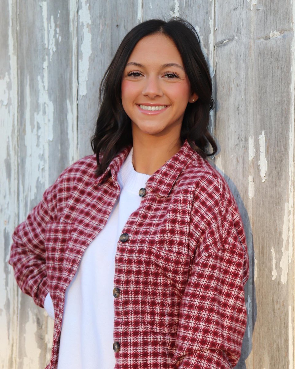 HanceLori's tweet photo. How is it possible that she is a Senior?! Soaking up every second! #itsgoingtoofast #lakehighschool #lakegirlsbasketball #proudtobeabluestreak https://t.co/Sq0PCc2Fq9