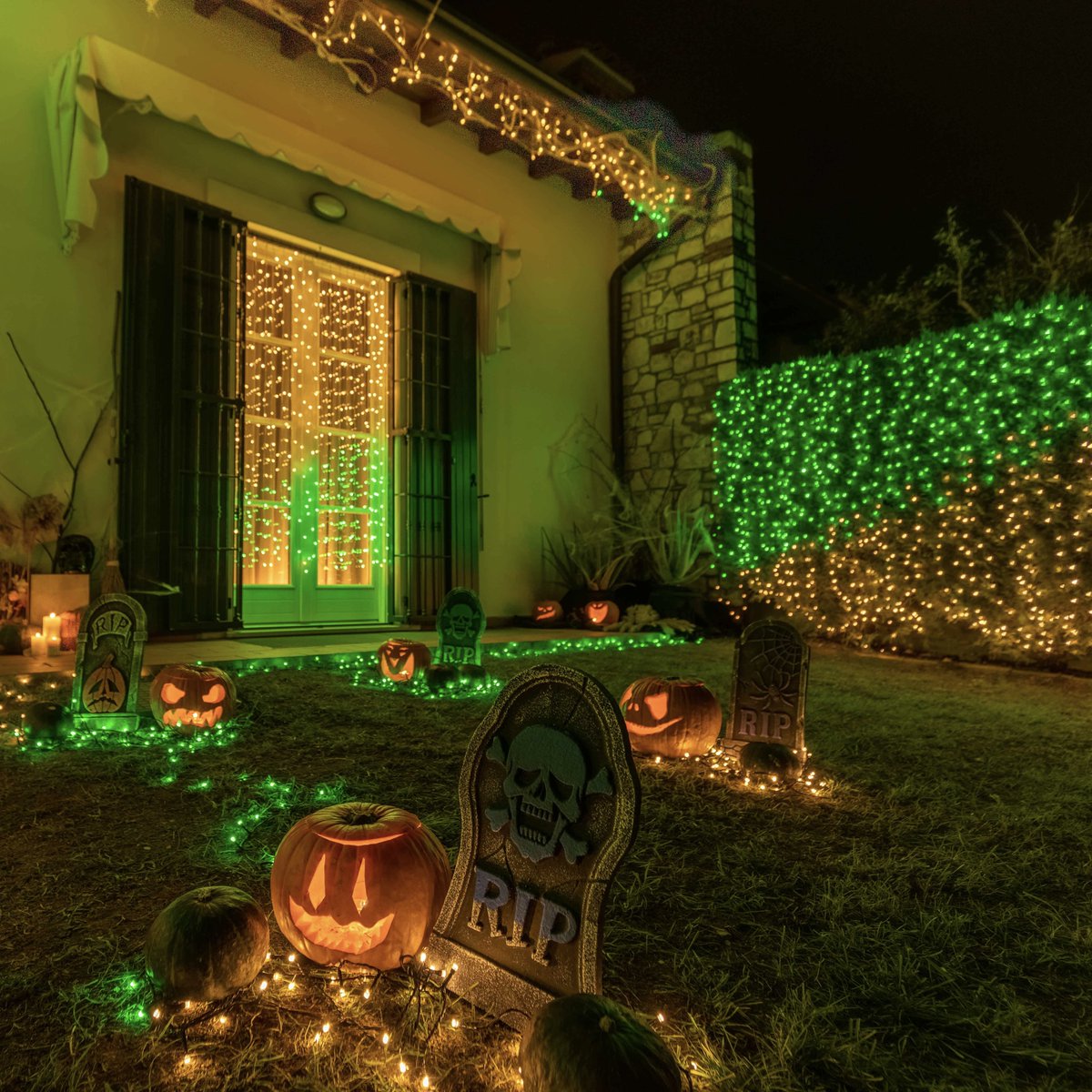 TwinklyLED's tweet photo. Only 7 days to go to Halloween 2022 😱
Have you already started decorating?
Don’t miss this chance, make your house the Scariest in the neighborhood with Twinkly!
#twinkly #twinklyLEDlights #twinklySmartLEDlights #twinklylights #twinklyforhalloween #halloween2022 https://t.co/abluivm88w