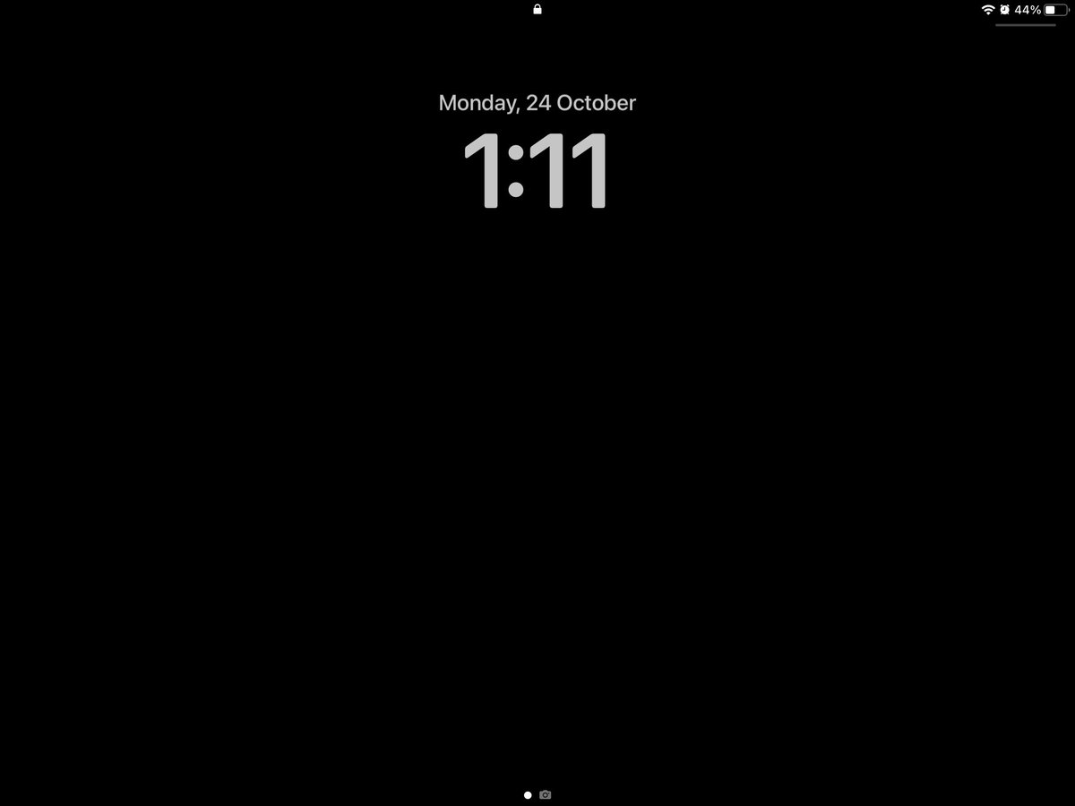 Clever_Fox2's tweet photo. Does anyone know how to change the new #iPadOS 16.1 lock screen font? #ios #ipad #apple #ipados16 https://t.co/VcFXVEZcli