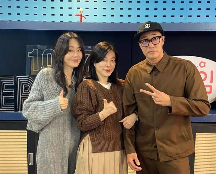 Hind255's tweet photo. [Update] 24102022 So Ji Sub  in SBS radio promoting his movie "Confession " ( thanks to credit)
#소지섭 #SOJISUB
#영화 #자백 #제작보고회
#유민호 #10월26일 #개봉
#51K #51K스타그램 https://t.co/sO2qWI57lF