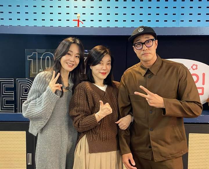 Hind255's tweet photo. [Update] 24102022 So Ji Sub  in SBS radio promoting his movie "Confession " ( thanks to credit)
#소지섭 #SOJISUB
#영화 #자백 #제작보고회
#유민호 #10월26일 #개봉
#51K #51K스타그램 https://t.co/sO2qWI57lF