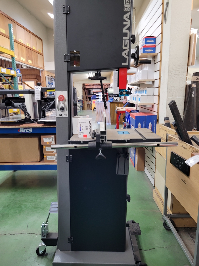 MacBeathHrdwood's tweet photo. The Laguna bandsaw (Model 14BX) has all the best features including an excellent disc brake, tool free adjustments on the ceramic guides, a large throat plate and a generous work surface. Available in both 110v and 220v.
#bandsaw #resaw #woodworking #woodworker https://t.co/OErBZ3M1pI