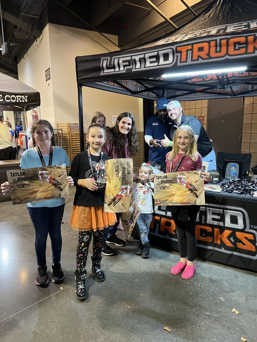 liftedtrucks's tweet photo. Winners, for the cutest fans of the night! ππ
.
#LiftedTrucks #Endurocross #da8strong #tr33 #LiftedTrucksFamily #foxshocks #dirtbikes #offroading #throttle #redbull #ktm #rafflebike https://t.co/CDudGrsn0U