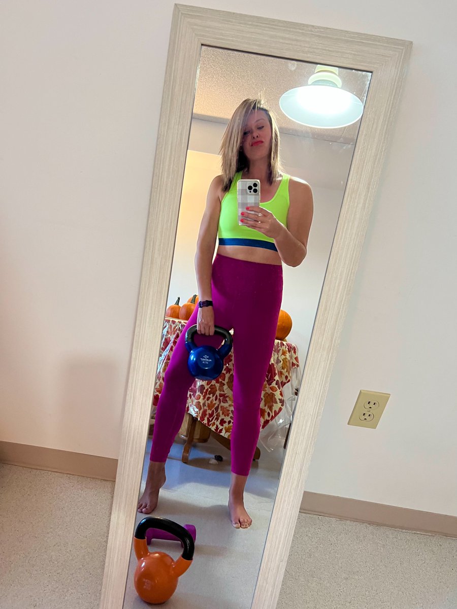 HeyItsMeMissJT's tweet photo. Hard. Work. Pays. Off. #InEverythingYouDo #StrongBella #MondayMotivation #FallFitness #MuscleUp #KettlebellSport #LiftItRight #MirrorMirror #ToughKitten #Meow This dime is 39. #FitJT✌️🍁🍂💜☀️💪 https://t.co/usoHkPxOEw