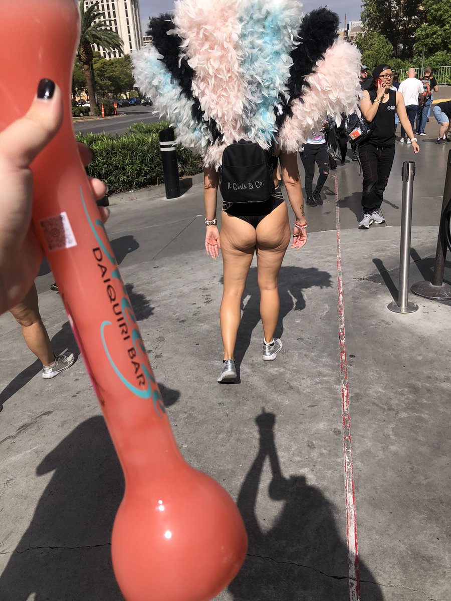 largemargg's tweet photo. This is the only picture I took in Vegas. https://t.co/Svps2S6uin