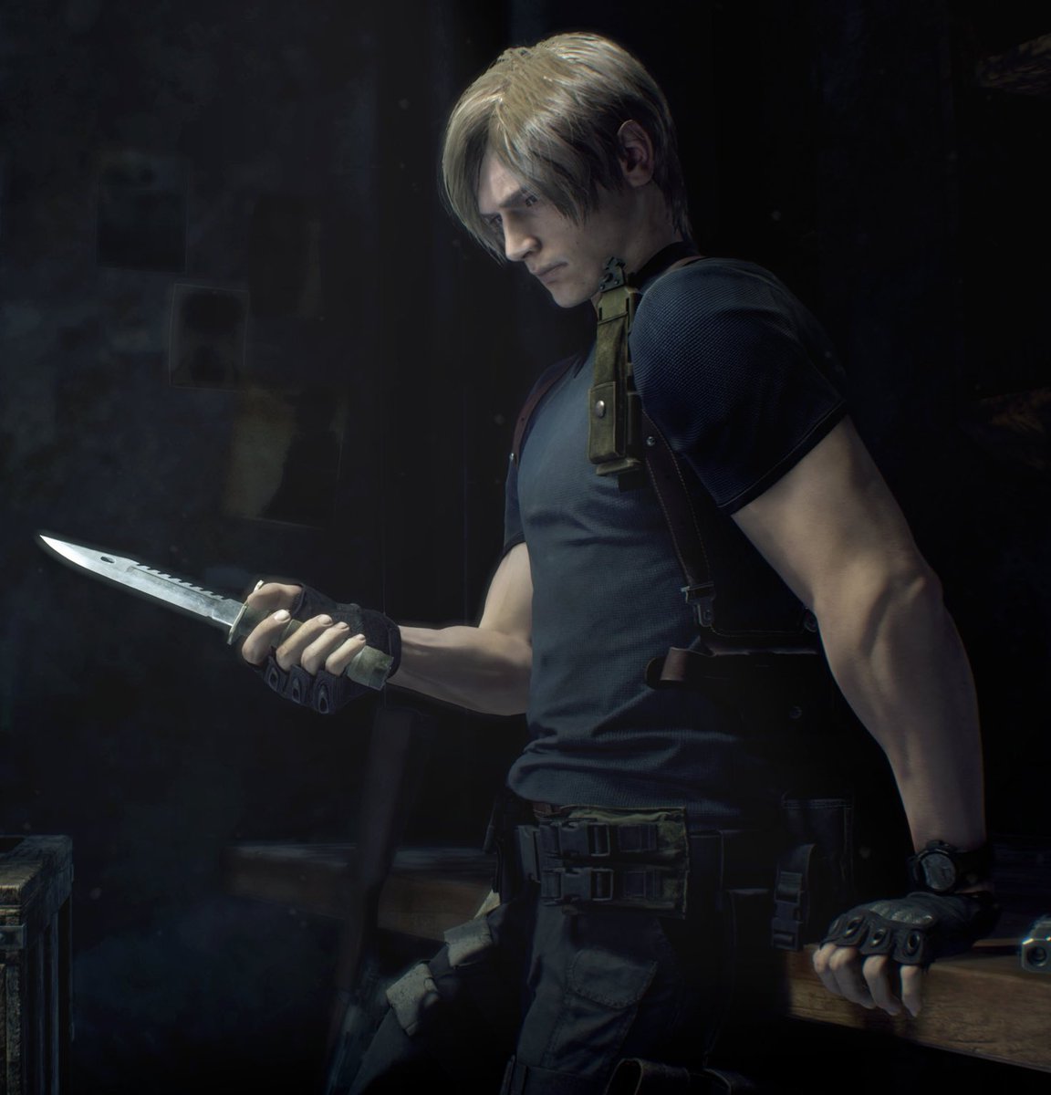 GoldenBoyXoxo's tweet photo. Leon Scott Kennedy🚔 

21-25 años 💋
Policia Novato de Raccoon City👮🏻‍♂️
Bisexual &amp; Chico Trans 🏳‍⚧ 
Ships Con Química 💕
Sexrol &amp; Rol con tramas libres 📖
esp / eng 🇲🇽🇺🇸

Rt.... #SexRol https://t.co/EWpinTL6VD