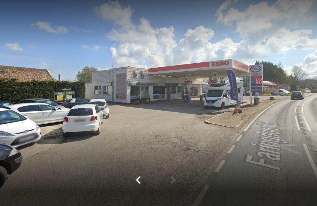MellorsFuel's tweet photo. Mellor's are on the lookout for a Sunday shop worker to join the team.
8.30am to 6pm.
Good rates of pay etc. 18+ to apply
Contact Steve on 01235 760606.
Thanks ⛽️
#cashforxmas #newjob #sundayjob https://t.co/GWRzAk7jvi