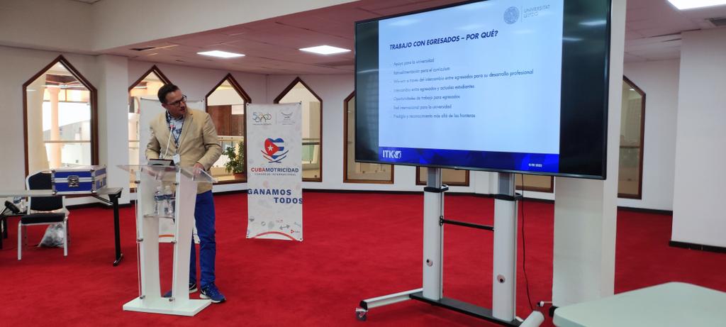 deporte_cubano's tweet photo. Prestigiosas personalidades de diversas latitudes socializan los resultados de importantes investigaciones, mostrando un altísimo nivel. ¡Gracias por acompañarnos!
#UCCFD #UniversidadCubana #Cubamotricidad2022 #RumboAl50Aniversario #ParaSeguirCreciendo https://t.co/VNoUFU6ixg