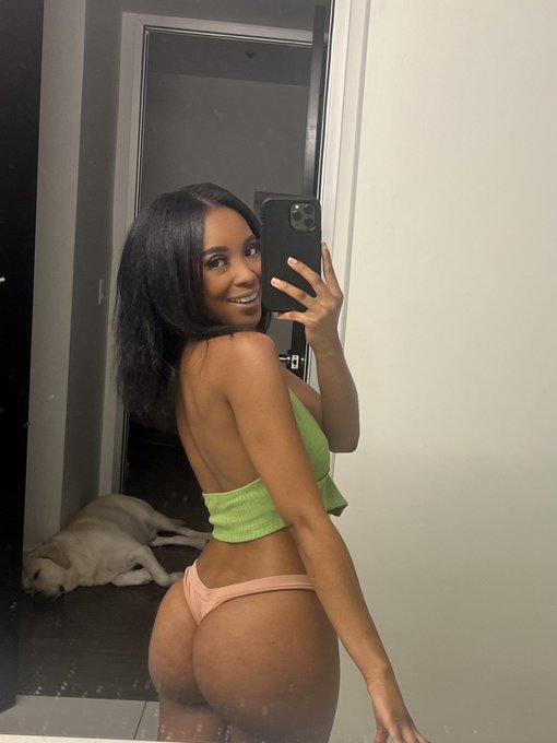 Available to make you cum! ♡  I offer the services listed below + more.   &bull; nudes + xxx videos  &bull; ft/skype