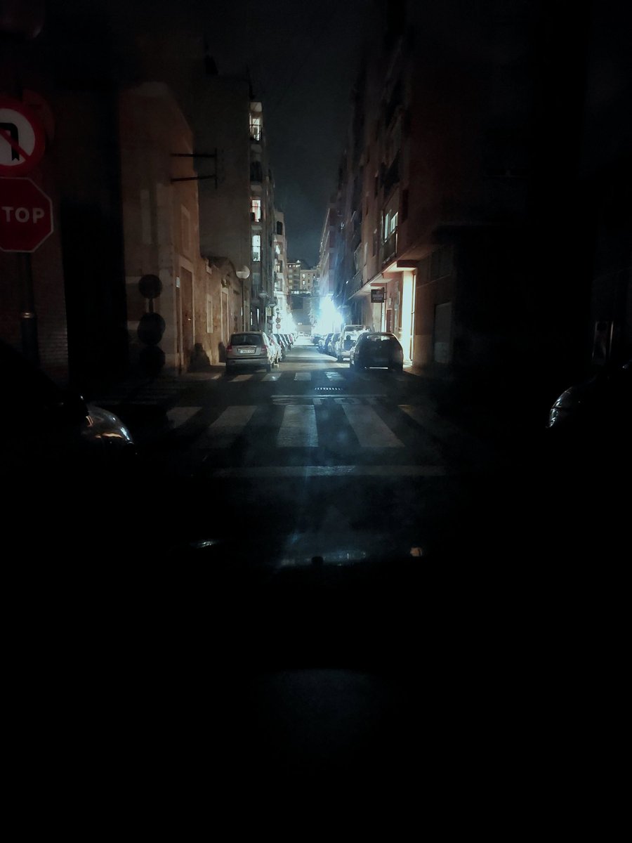 Verobita's tweet photo. ⭕️Sant Tornem hi. Dilluns 24 oct 20:15h. A les fosques altra vegada c Pau protectorat, c Barcelona i c General Contreras. Dona t avís a #SECE.
Crec que haurem d comprar roba amb 'llumetes'❗️@TGNAjuntament 😡 https://t.co/JWbnqASe0M