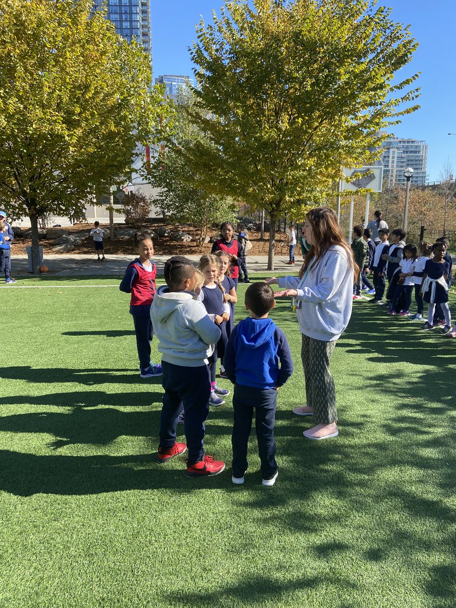 BishopMacTCDSB's tweet photo. Today we started our Recess Leaders program. Some of our junior students  are spending their recess guiding our younger friends in structured outdoor games. Thank you junior leaders! And thank you Christine for leading our Recess Leaders program! @SOArea6_TCDSB @TCDSB @KarenEnns1 https://t.co/JGgsYpStUl