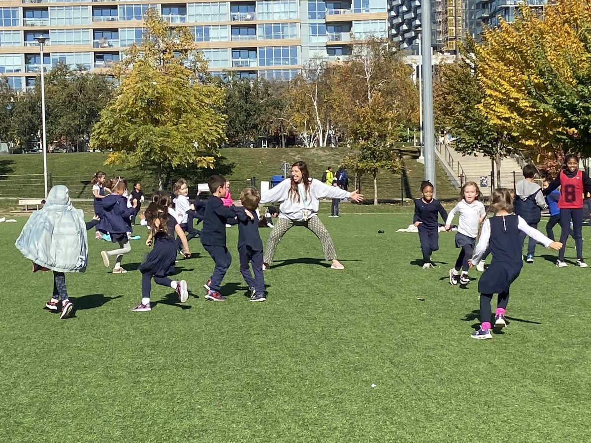 BishopMacTCDSB's tweet photo. Today we started our Recess Leaders program. Some of our junior students  are spending their recess guiding our younger friends in structured outdoor games. Thank you junior leaders! And thank you Christine for leading our Recess Leaders program! @SOArea6_TCDSB @TCDSB @KarenEnns1 https://t.co/JGgsYpStUl