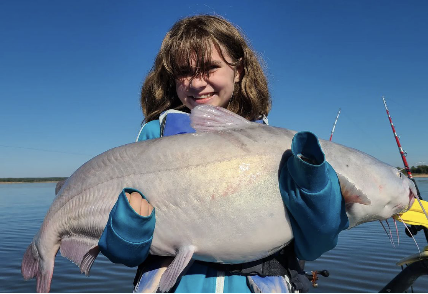 CatfishNOW1's tweet photo. Jason Phelps, professional catfish guide, helped this young lady make memories that will last a lifetime! Good thing she had B'n'M Poles to reel in this monster. It’s almost as big as she is!

#laketexomafishing #texasfishing #oklahomafishing #texascatfish #bluecatfish https://t.co/HYYsrcqY8x