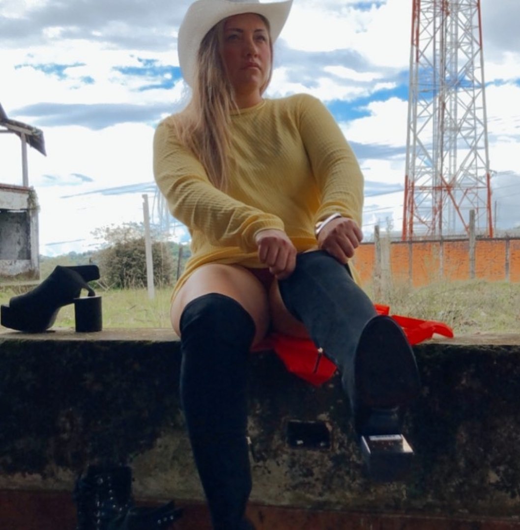 AdryPepper's tweet photo. Esta haciendo frío aquí en la "Posada alemana" https://t.co/mVpsj1nGT9