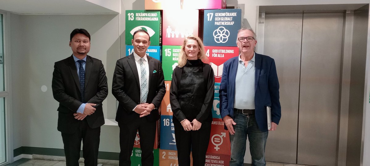 BDinSWE's tweet photo. H.E. Ambassador had an engaging meeting with representatives of @SmartCitySweden Smart City Sweden. Both agreed to work together to tap immense potential of cooperation in #WasteManagement, #UrbanPlanning, #ClimateAndEnvironment, #mobility etc. https://t.co/ezPVMSiafY