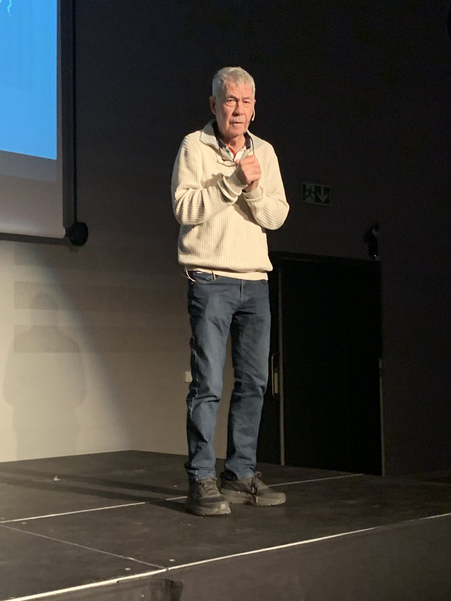 ElenOyen's tweet photo. Har sett foredrag/samtale med The Man Himself. Klassefyr og legende! 😍😂 #drillo https://t.co/crgMZls5rz