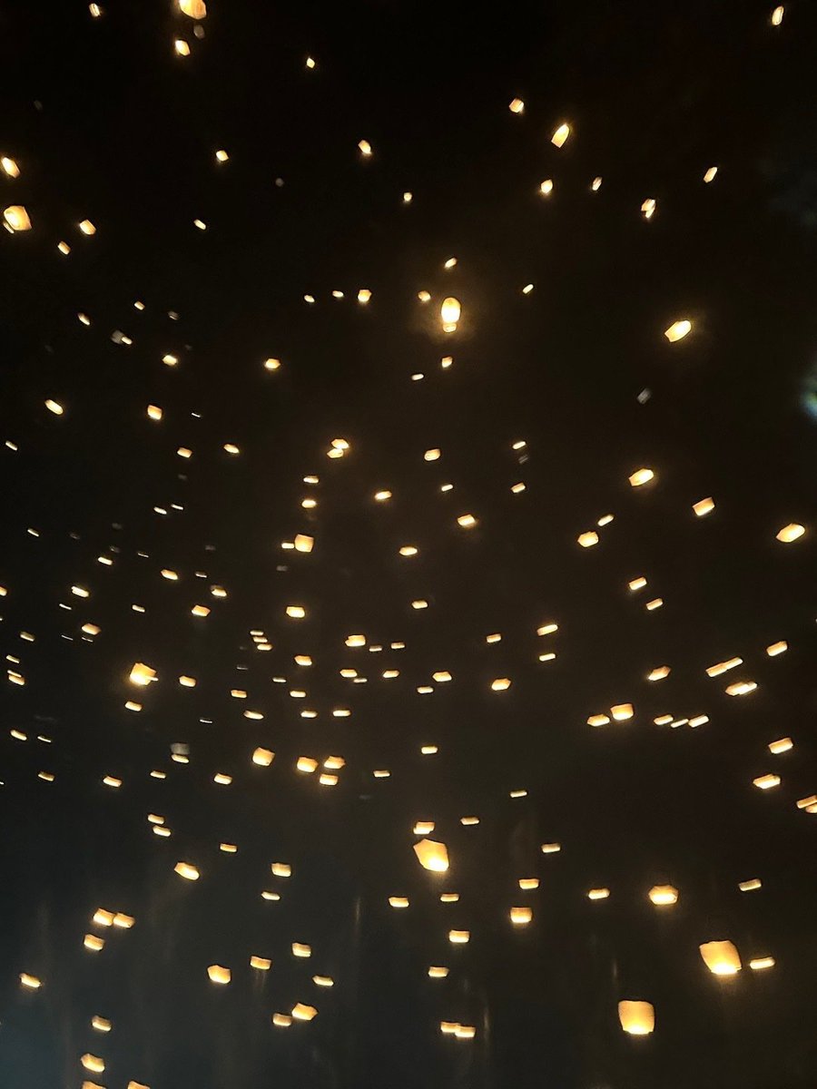 millaicute's tweet photo. sky full of lights https://t.co/bIUD7WCF10