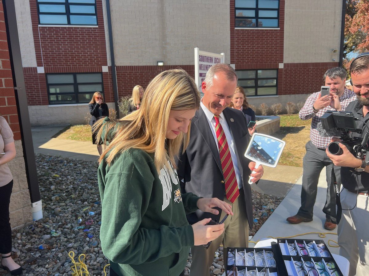 OhioTreasurer's tweet photo. Through #ResultsOHIO, we’ve created a new avenue for bold and innovative solutions to take shape – all while protecting taxpayer dollars.  

Today, I got to observe the @VisiontoLearn mobile vision clinic in action serving students in Meigs Co.  

The power of finance at work 👓 https://t.co/jMxQpbDFQB