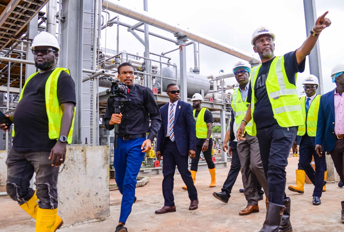 GovernorObaseki's tweet photo. Today, I personally inspected the progress of work and witnessed the first day test run of Duport Energy Park, promoted by the Nigerian Content Development and Monitoring Board (NCDMB) and Duport Midstream Company Limited, in Orhionmwon local government area of the state. 1/2 https://t.co/hMugsaXf8r