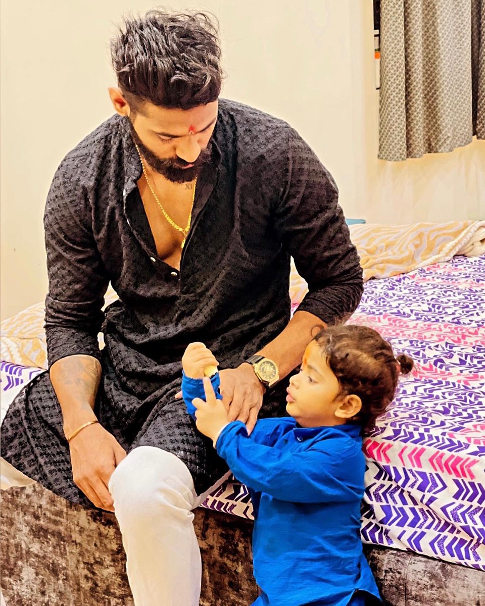 sumitkv7's tweet photo. May the festival of lights light up your home with happiness, laughter, prosperity, and health. 

Happy Diwali 🪔 ✨ https://t.co/BLMaja68jC