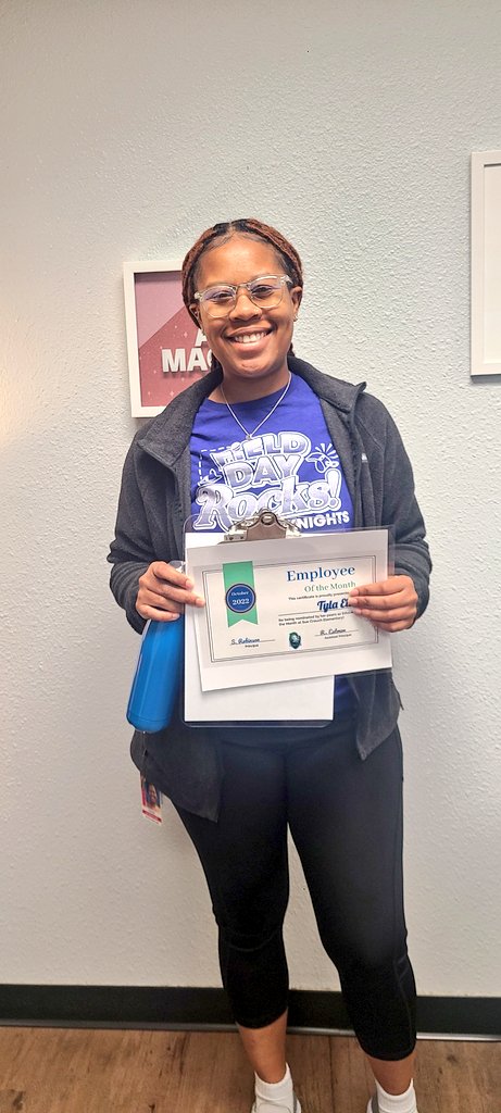 SueCrouchElem's tweet photo. We thank the ladies below for all they do for our kiddos! 

💚Staff of the Month: Ms. Ellis
💙Teacher of the Month: Mrs. Pruitt https://t.co/tkwT7RLAk3