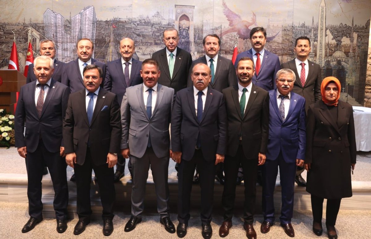 huseyinozturk_1's tweet photo. Cumhurbaşkanımız Sn. Recep Tayyip Erdoğan, Memur-Sen Heyetimizi kabul etti.

Kamu çalışanlarımızın talep ve beklentilerini de iletme fırsatı bulduğumuz kabulleri için Sn. Cumhurbaşkanımız @RTErdogan 'a teşekkür ediyoruz. https://t.co/xsTSGg2ecd