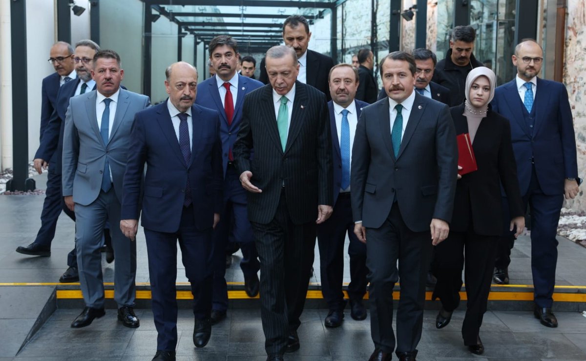 huseyinozturk_1's tweet photo. Cumhurbaşkanımız Sn. Recep Tayyip Erdoğan, Memur-Sen Heyetimizi kabul etti.

Kamu çalışanlarımızın talep ve beklentilerini de iletme fırsatı bulduğumuz kabulleri için Sn. Cumhurbaşkanımız @RTErdogan 'a teşekkür ediyoruz. https://t.co/xsTSGg2ecd