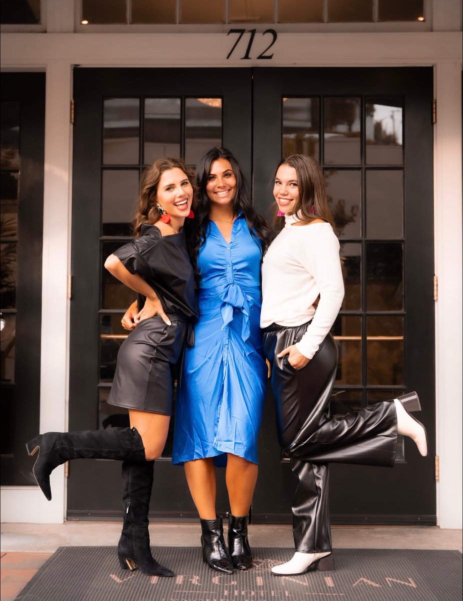 COL1972official's tweet photo. She decided to be the reason that someone believes that Life is good.
#HappyMonday #LifeTribe #fallfashion
Shop for life.
Models are all wearing size small in all styles. https://t.co/p07A1x8TZK