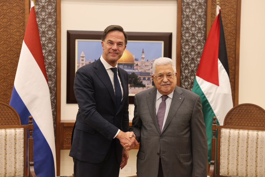 Vanavond heb ik een goed gesprek gehad met President Abbas. We hebben gesproken over de zorgelijke situatie op de Westelijke Jordaanoever. Ik heb benadrukt dat NL zich blijft inzetten voor een tweestatenoplossing en voor verbetering van de situatie in de Palestijnse gebieden.