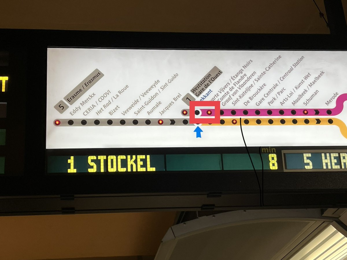 ZeeKoei's tweet photo. @STIBMIVB Vandaag weer bv, deze keer rond 20:22. Normaal is het gewoon perron oversteken, maar ze vertikken het van een halve minuut te wachten. https://t.co/xvHFoGTzBk