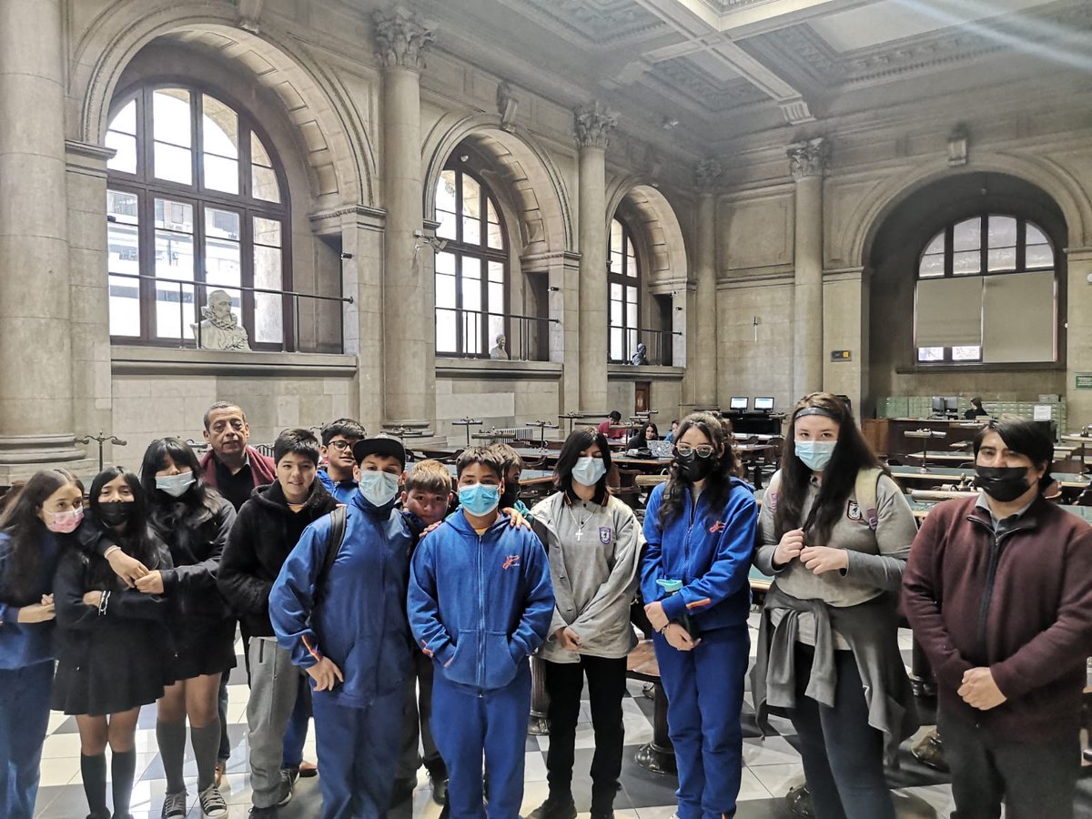 stgoturismo's tweet photo. #AmorPorSantiago Otro curso de la Escuela España, de San Bernardo, 6° básico, se sumó a nuestros #ToursGratis, esta vez el por el Barrio París Londres, guiado por Jaime Juárez. Esperamos que regresen a su colegio con nuevos conocimientos
#VivamosBienSantiago #STGOturismo https://t.co/WKRjBoIbZn