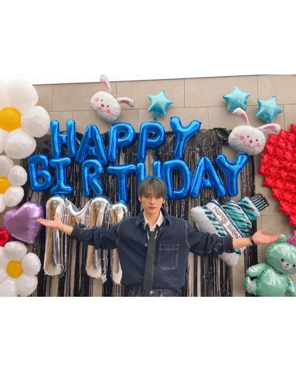 sag3knows's tweet photo. Its minho day everyone!Thank you for everything ,your talent, your personality , and all the things you always do for us!Happy bday Love โค3 #LoveStay #Straykids #maxident #LEEKNOW #DancingGodLeeKnow #HappyLeeKnowDay https://t.co/bLDWv06Mly