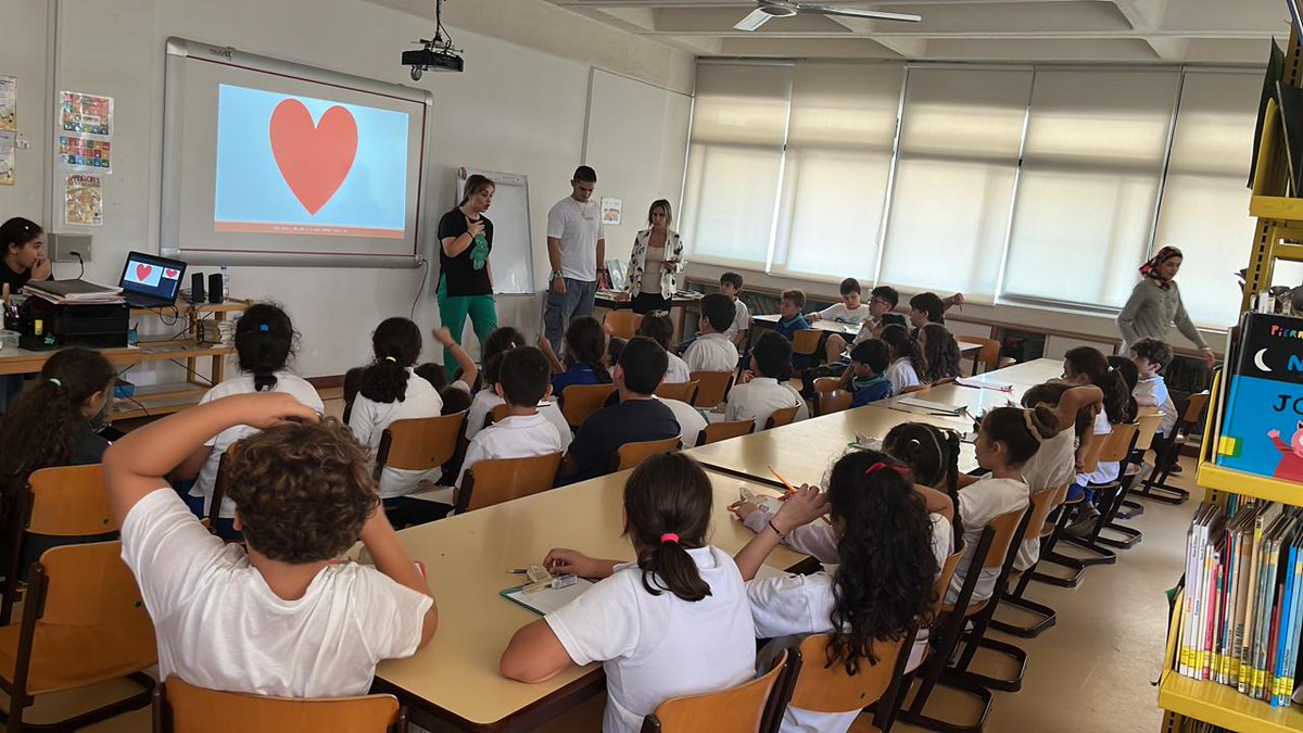 RHHS_Elementary's tweet photo. Fourth graders inquired into how health issues affect people's lives and what strategies can be used to cope with stress by holding an interview with the #expert Dr. Norma Helo #who_we_are #health_issues @RHHS_Saida https://t.co/HQzAfigHb2