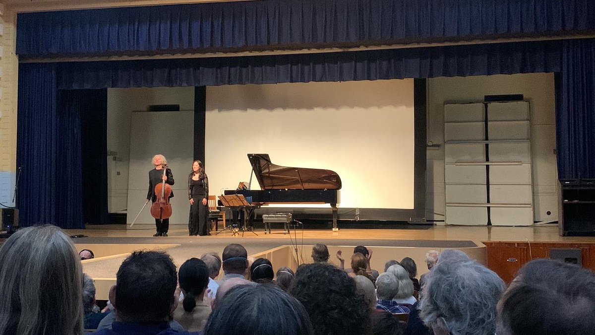 cheryltan88's tweet photo. Always lovely when @StevenIsserlis is in town — loved catching his @PeoplesSymphony concert on Sat. Brahms, Schumann, Faure, Reynaldo Hahn &amp; an exquisite piece by Thomas Ades. (Loved the “Les champs” movement.) Bravi, Steven &amp; Connie Shih! #cello #stevenisserlis #nyc #connieshih https://t.co/vlupZXmGau