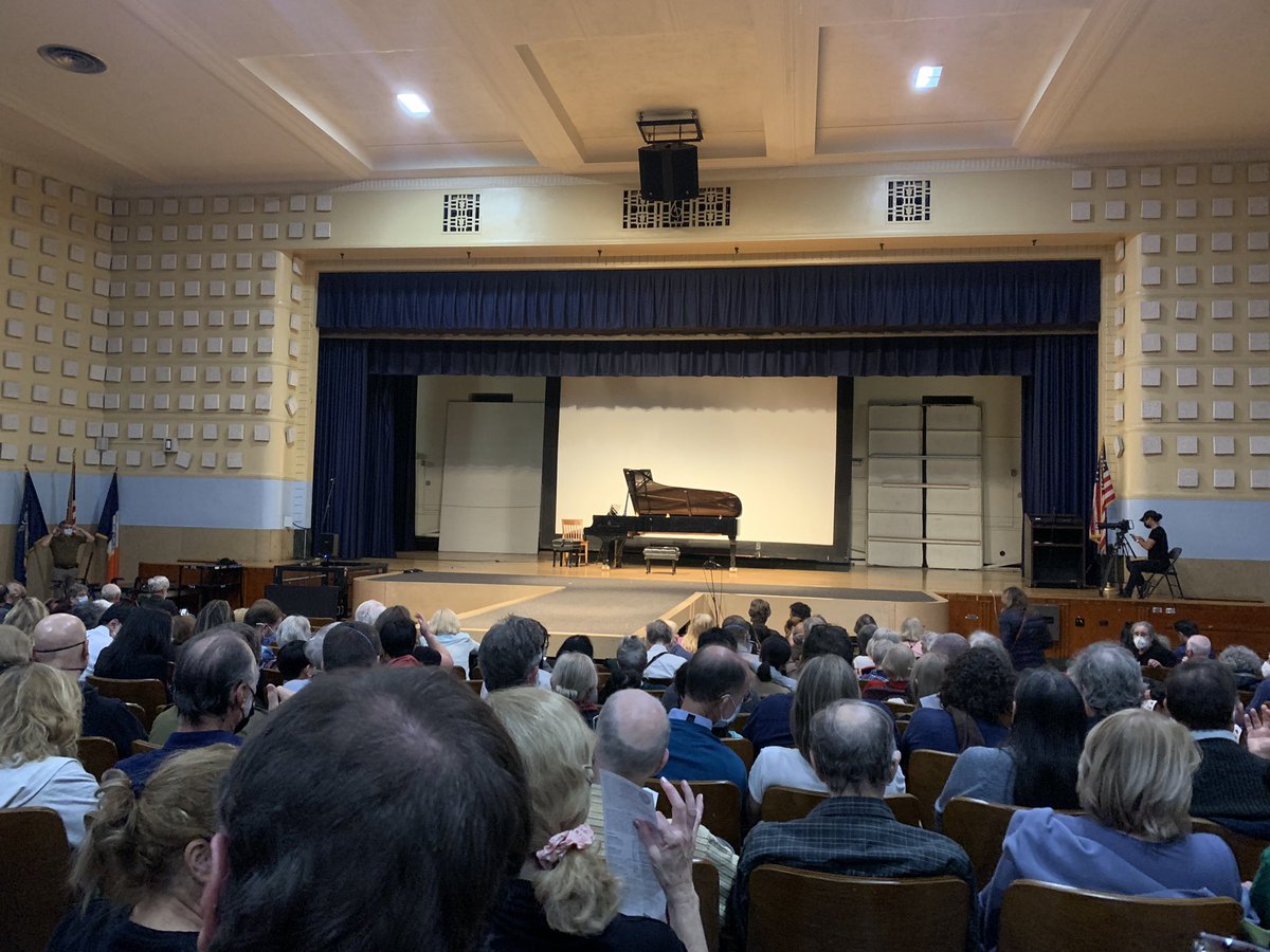 cheryltan88's tweet photo. Always lovely when @StevenIsserlis is in town — loved catching his @PeoplesSymphony concert on Sat. Brahms, Schumann, Faure, Reynaldo Hahn &amp; an exquisite piece by Thomas Ades. (Loved the “Les champs” movement.) Bravi, Steven &amp; Connie Shih! #cello #stevenisserlis #nyc #connieshih https://t.co/vlupZXmGau