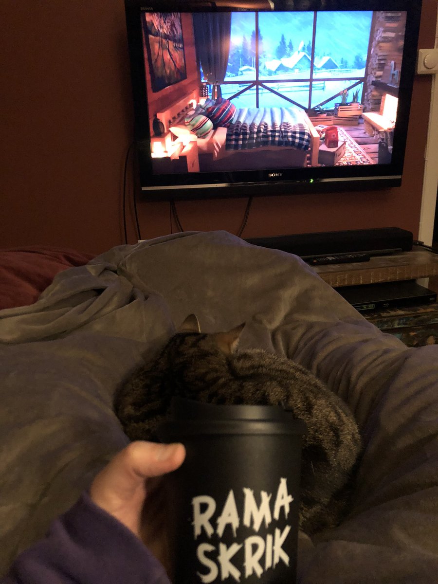 Varmekopp, varmepledd, varmepus. Hyttekos på TVen. Snakkes i april.