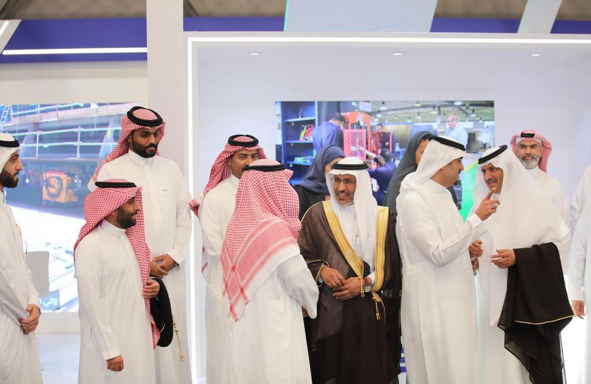 الدكتور عبدالله بن علي الأحمري (@dr_alahmariaa) on Twitter photo تشرفنا بتكريم سمو #أمير_الشرقية للشركة العالمية للصناعات البحرية <a href="/IMI_Maritime/">International Maritime Industries</a> كأحد الرعاة الرئيسيين لمعرض التوظيف ٢٠٢٢- وزيارة سموه الكريم لجناح الشركة بالمعرض.
<a href="/AsharqiaChamber/">#غرفة_الشرقية</a> تشرفنا بتكريم سمو #أمير_الشرقية للشركة العالمية للصناعات البحرية <a href="/IMI_Maritime/">International Maritime Industries</a> كأحد الرعاة الرئيسيين لمعرض التوظيف ٢٠٢٢- وزيارة سموه الكريم لجناح الشركة بالمعرض.
<a href="/AsharqiaChamber/">#غرفة_الشرقية</a>