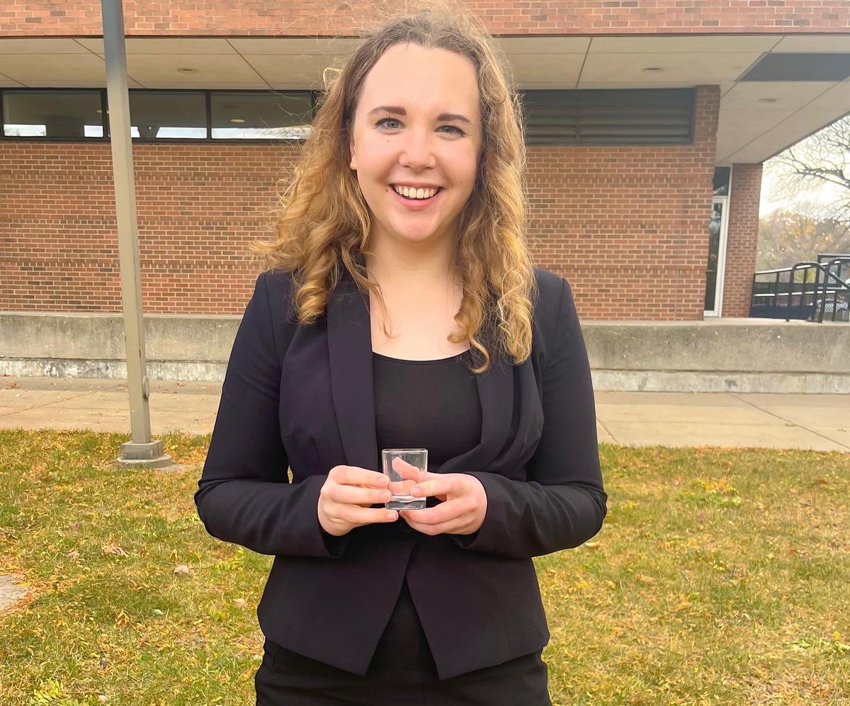 ⚖️ Drake Tournament ⚖️

Two of our teams competed at Drake this weekend and BOTH teams walked away with trophies. Team 1920 Jayhawks was 3rd Place overall, team 1941 Jayhawks 4th place overall! Special congrats to Sarah Hammeke for winning an attorney award!!