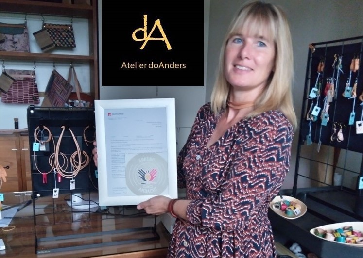 LudoHoudenaert's tweet photo. FOD ECONOMIE GEEFT ONDERSCHEIDING AMBACHTSVROUW
Doreen van Lonkhuizen, ontwerper en oprichter van Atelier doAnders, ontving deze week van de FOD Economie, de officiële erkenning als ambachtsvrouw.
https://t.co/HT8l1Pft7s
#lederenjuwelen #textieltassen #mode #trendy https://t.co/LCsRkENWf7