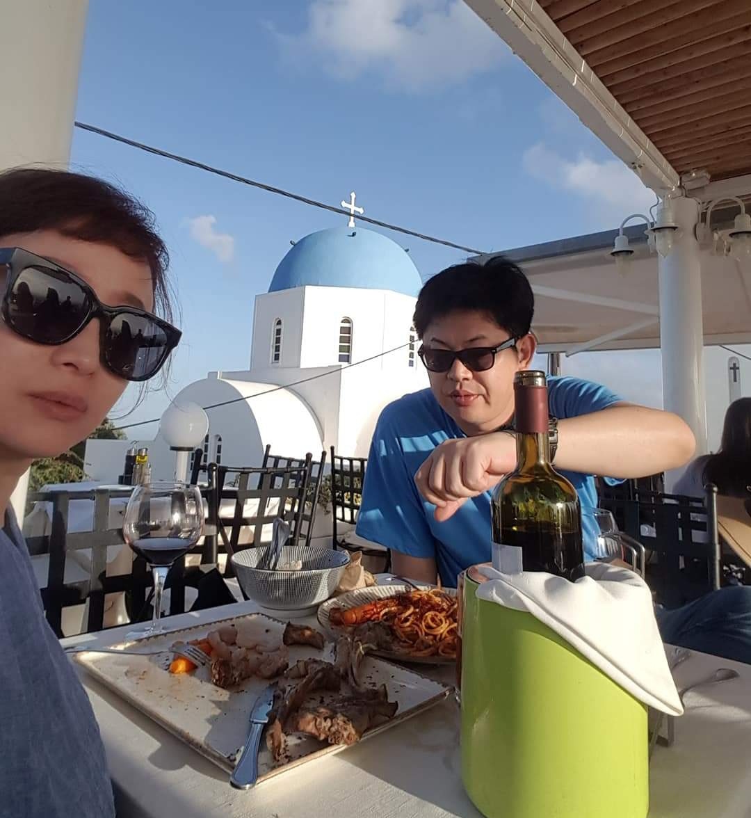 OMEGAXBR's tweet photo. ⚠️ | A CEO Kang, agressora, é esposa do "pai" da Spire Entertainment, o presidente Hwang.

Precisamos fazer muito mais barulho para que ela não saia impune de toda essa situação. Algo precisa ser feito, a mídia precisa se mexer!

#OMEGA_X #PROTECTOMEGAX #HearOmegaXVoice https://t.co/bUc1wrlMD3