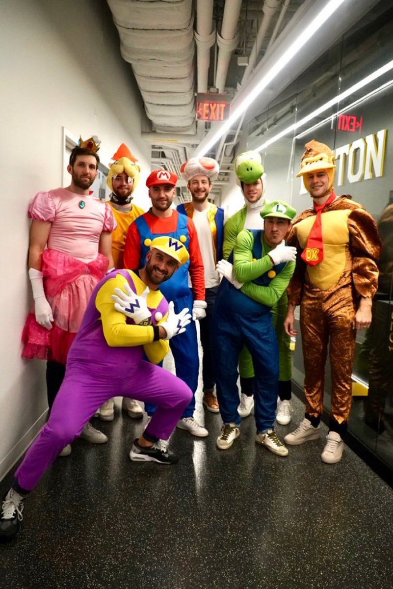 The Bruins win Halloween 😂 

📸: <a href="/NHLBruins/">Boston Bruins</a>