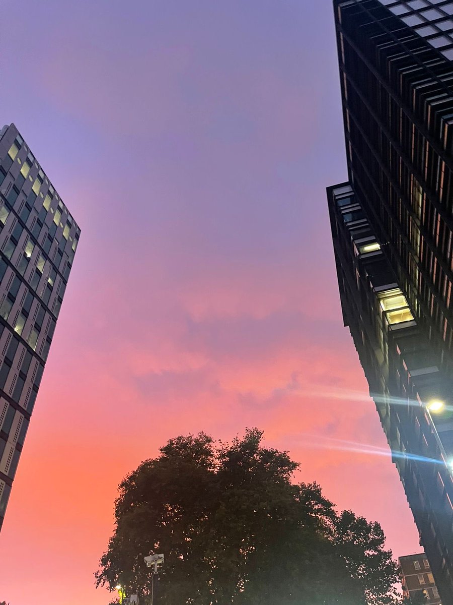 PinkTaxiRunner's tweet image. Go West ! #LondonSunset #mydaughter