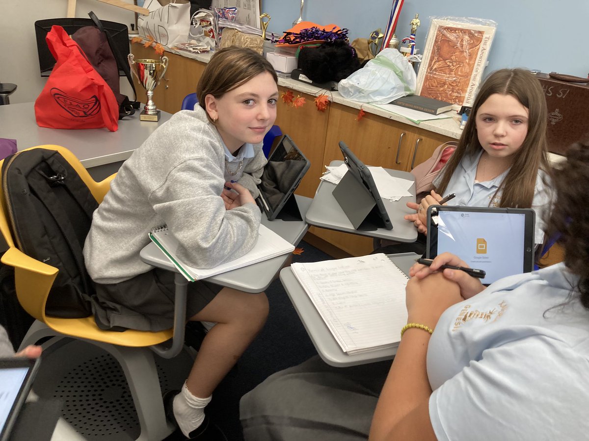 ludovic33426400's tweet photo. I “Wonder how is Romulus?” Let the students discover a topic with not directions and they will do Wonderful things 🤩🤩🤩 #Keepwondering #Latinclass #GenesisatXaverian #thankyouTeamwondering https://t.co/TNPmzpZk1o