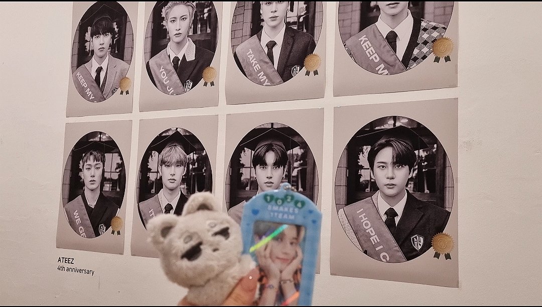 winter_1024's tweet photo. 분위기 진짜 너무 좋았고 전시회 느낌이였어요!! 특전들도 너무너무 이뻤어요😄 특히 달력❗️왕귀여워요ㅠㅠ

#모든_것_모든_이유_에이티즈 https://t.co/aDujmDPqNz