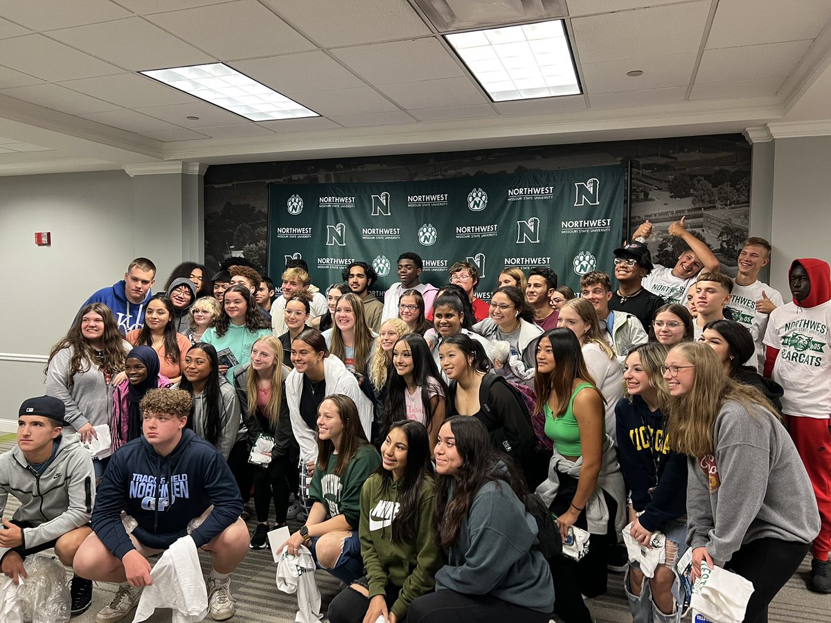 It’s a rainy day outside, but we got the pleasure of hosting these bright and smiley students from @Northmen_OPHS @Northmen_AVID today! What a great bunch to show around @NWMOSTATE 😎💚 #oabaab #nwmostate #OPHSAVID