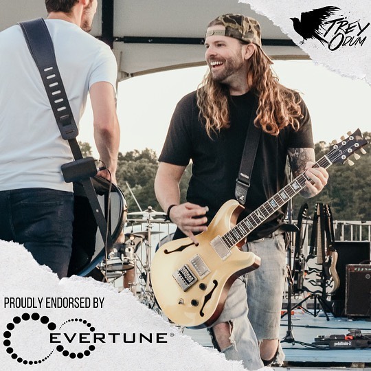EverTune8's tweet photo. .@EverTune8 artist @TreyOdum has lots of nice things to say about the revolutionary bridge (seen here on his custom @BaldacciGuitars 6-string. 😉 https://t.co/OrlJZMW3pO